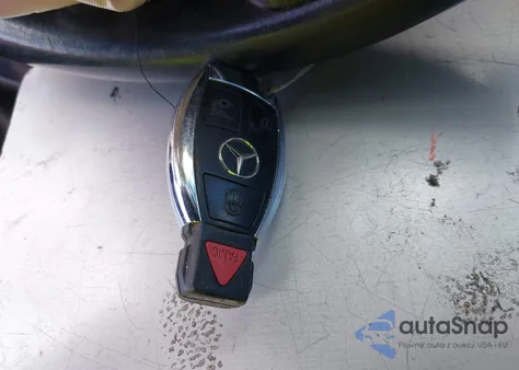 2015 Mercedes-Benz C 300 Luxury/Sport из США, поврежденный, VIN 55SWF4JB7FU085654